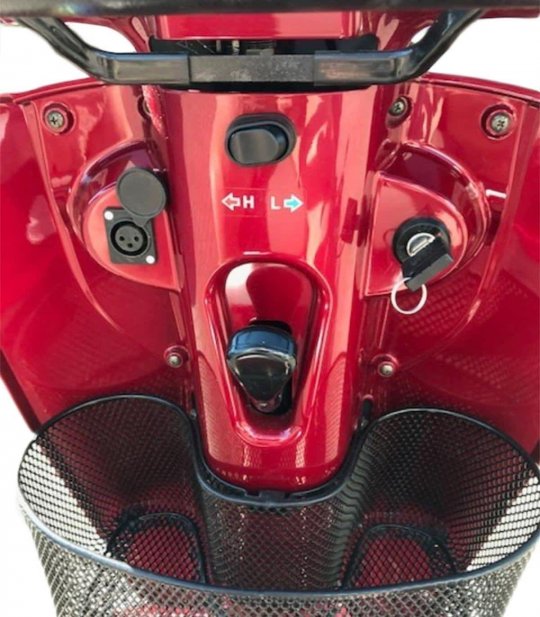 Carénage et tablier du scooter handicapé et senior Kymco Maxi XLS en Rouge